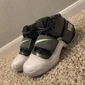 Nike LeBron Zoom Solider One